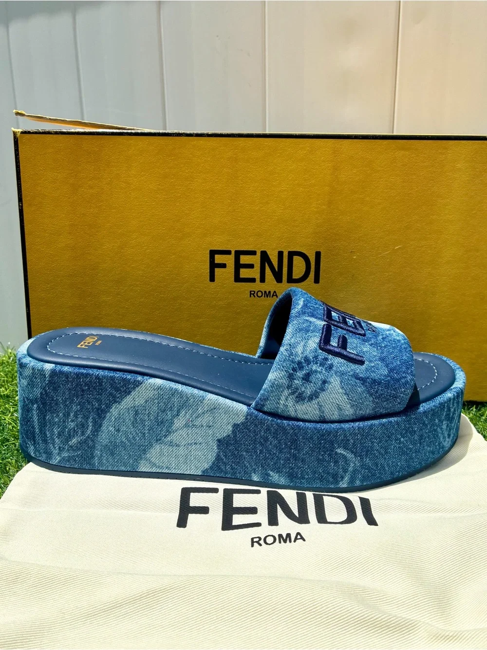 FENDI SUNSHINE BLUE DENIM PLATFORM SLIDE SANDALS EMBROIDERED LOGO SZ 39.5 NEW